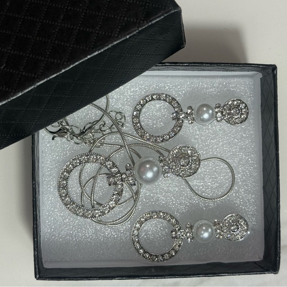 3 pc set necklace + pendant + earrings rhinestone silver pearl accent brand new - Picture 2 of 4